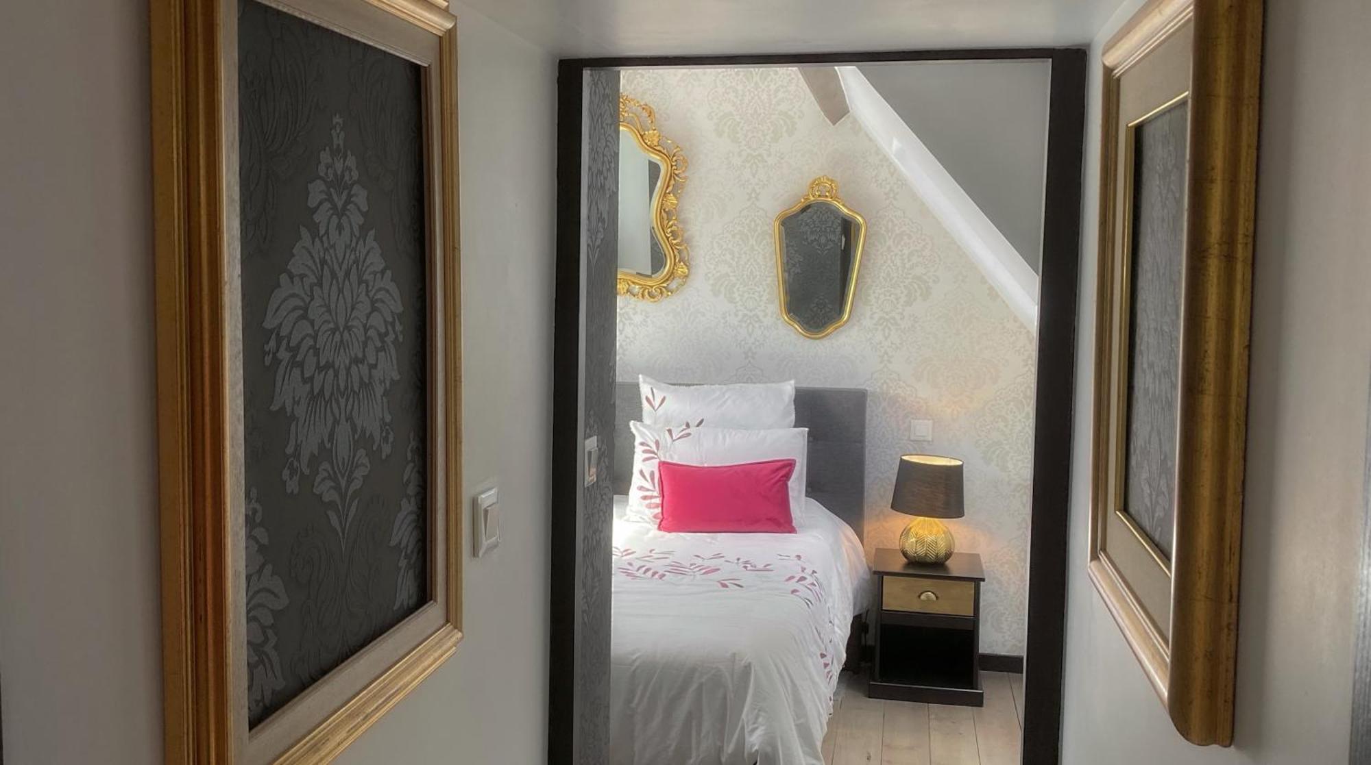 Residence St-Martin Roubaix Room photo